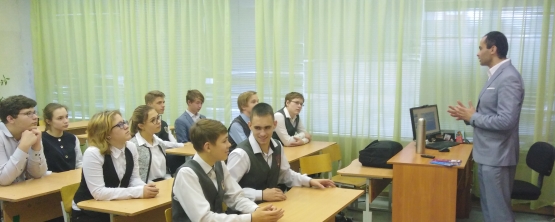 Преподаватели УрГЭУ помогают школьникам Первоуральска в профориентации