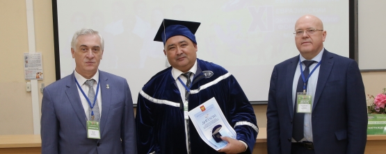 Расул Холбеков —  почетный профессор УрГЭУ