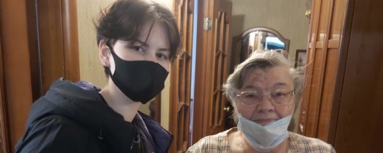 Волонтеры УрГЭУ поздравили членов Совета ветеранов с днем рождения вуза