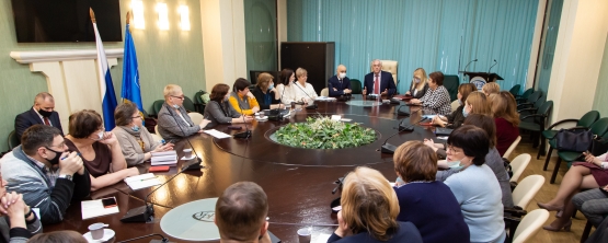 Двери УрГЭУ открыты для школьников!